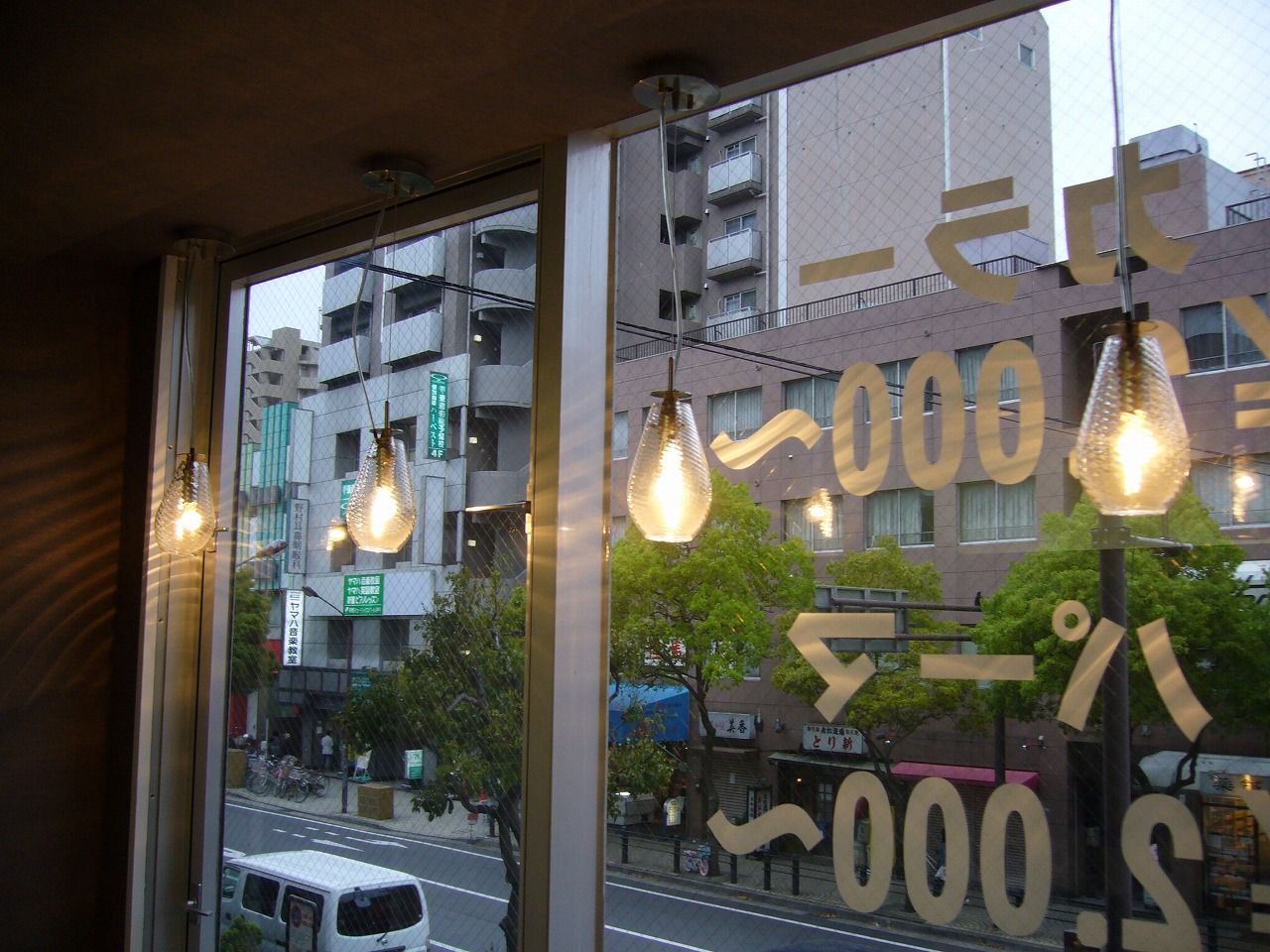 【阪急伊丹】≪30万円以上稼ぐ事も可能♪≫≪プライベートも充実!!≫≪完全歩合制≫≪フリー45%/指名45%還元≫週休2日制や勤務時間を自由に選べるなどプライベート重視で働くことも出来ますよ!「LELiBE_'aula(レリビーアウラ)」からスタイリスト、Jr.スタイリスト(美容師)の求人★☆★