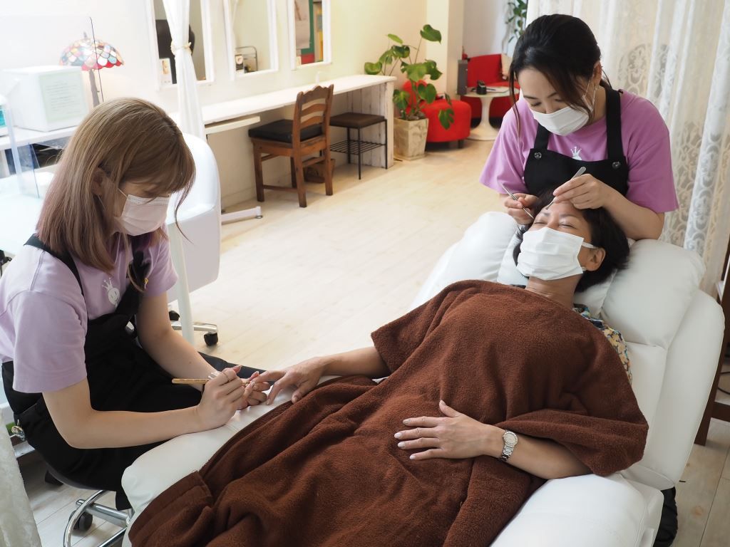 【阪急豊中】≪完全週休2日制≫≪社会保険完備≫希望に合った働き方が叶う！「U’IU’I（ウィウィ）」からアイリスト（アイデザイナー・まつ毛エクステ）の求人☆☆