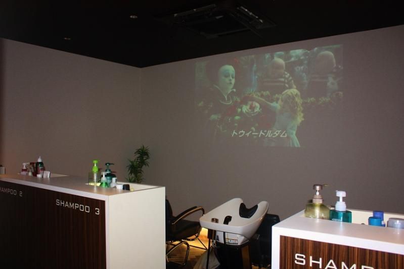 【警固】≪高月給・社会保険完備≫美容師としての基礎をしっかりレッスンするので、自信をもってスタイリストデビューできる環境！アシスタント時代からカットレッスンを行うヘアサロン「room（ルーム）」からアシスタント（美容師）の求人☆★☆