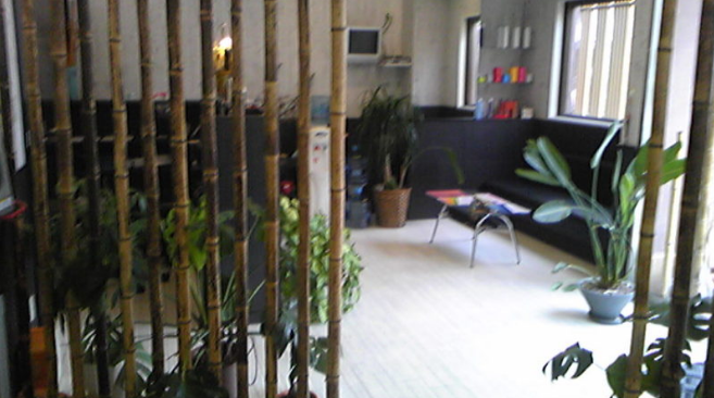 【九条】≪月8日休み!!＆早上がりあり≫≪営業中レッスンOK≫≪月給18〜24万円≫スキバサミを使わないカットが学べます♪◎プライベートも充実できるプライベートサロン「一人静（ヒトリシズカ）」からアシスタント（美容師）の求人☆★☆