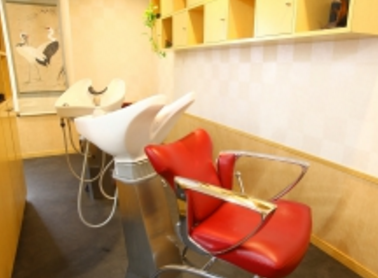 【九条】≪月8日休み!!＆早上がりあり≫≪営業中レッスンOK≫≪月給18〜24万円≫スキバサミを使わないカットが学べます♪◎プライベートも充実できるプライベートサロン「一人静（ヒトリシズカ）」からアシスタント（美容師）の求人☆★☆