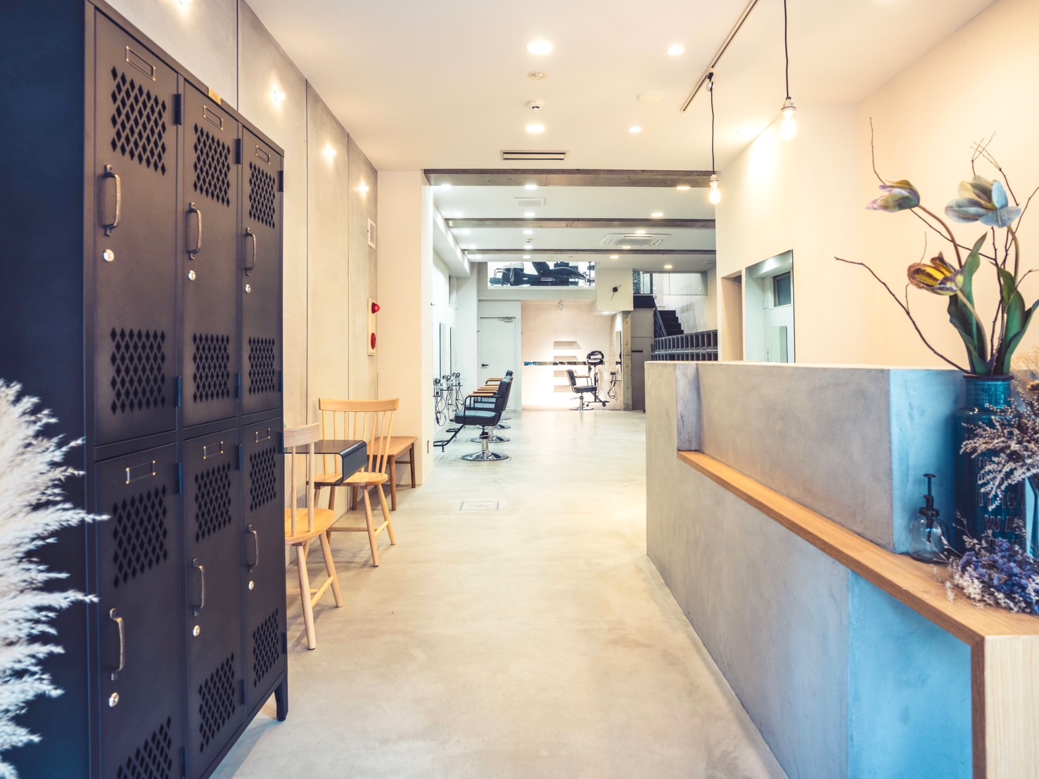 【烏丸御池】◆夏季最大11連休可能・日曜定休あり・有給休暇あり・住宅手当あり・社会保険加入可能◆お客様へのカウンセリングと提案に注力!入客チャンスが多いのも魅力です!巻き髪が人気のサロン「rias hair design(リアスヘアデザイン)」からスタイリスト(美容師)の求人☆★