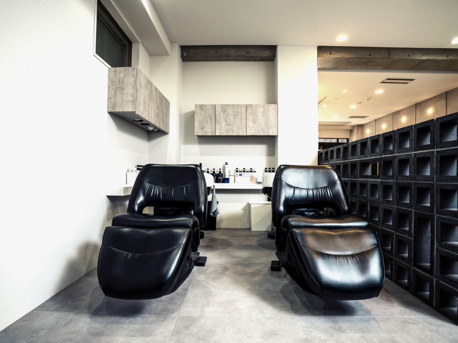 【烏丸御池】◆夏季最大11連休可能・日曜定休あり・有給休暇あり・住宅手当あり・社会保険加入可能◆お客様へのカウンセリングと提案に注力!入客チャンスが多いのも魅力です!巻き髪が人気のサロン「rias hair design(リアスヘアデザイン)」からスタイリスト(美容師)の求人☆★