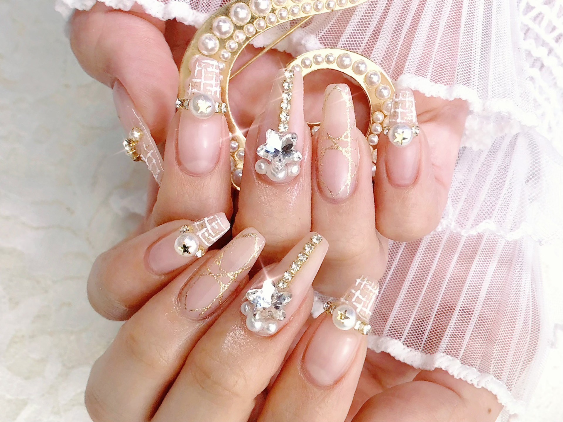 【新宿駅】≪実働8時間も選べる≫≪社会保険完備≫≪有給休暇あり≫豊富なメニューと高い技術力がウリ！和気あいあいとした雰囲気で、楽しく安心して働けるサロン「FlawlessNail 新宿南口店（フローレスネイルシンジュクミナミグチテン）」からネイリスト（ネイル）の求人☆☆