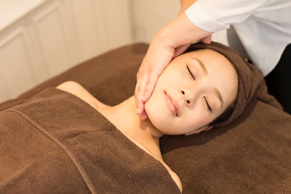 【南船場】≪充実の福利厚生≫内面から美しく…！大阪唯一のSHIGETA parisエステ導入店！有名モデルも来られる本格サロン″MICHI（ミチ）″オーガニック、ローフードやインナービューティーに興味がある方、明るくて人と接することが好きな方、美容意識が高く、エステ業務経験のある方大歓迎！！セラピストの求人☆☆