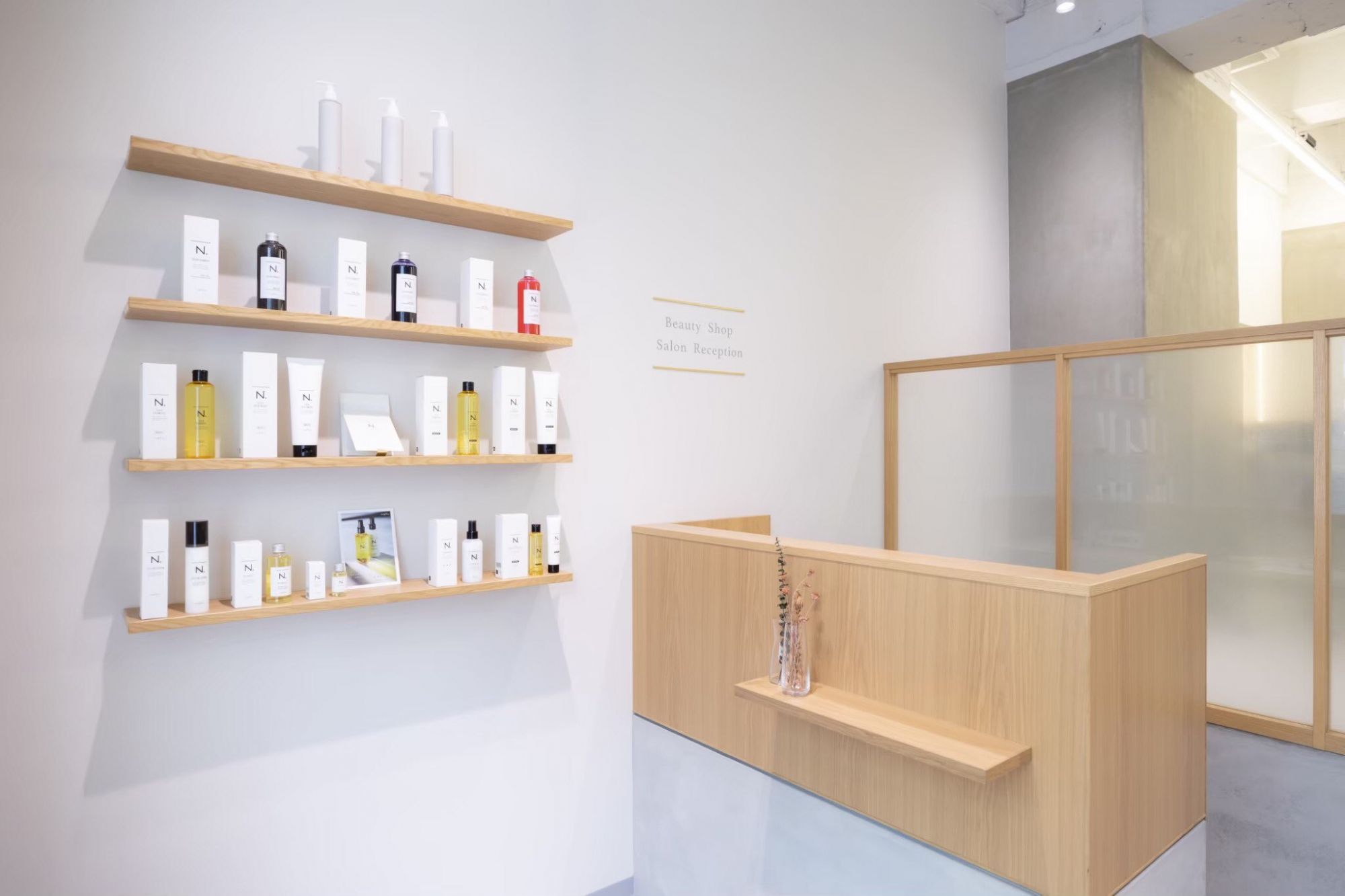 【淀屋橋】≪社会保険完備≫≪月8日休み≫スタッフが辞めない秘密がいっぱい！女性スタッフも長く働ける環境です♪プロのモデルやカメラマンを呼んだ本格的な撮影も実施！ワンランク上のトータルビューティサロン「RUCCA yodoyabashi（ルッカ ヨドヤバシ）」からスタイリスト（美容師）の求人☆★☆