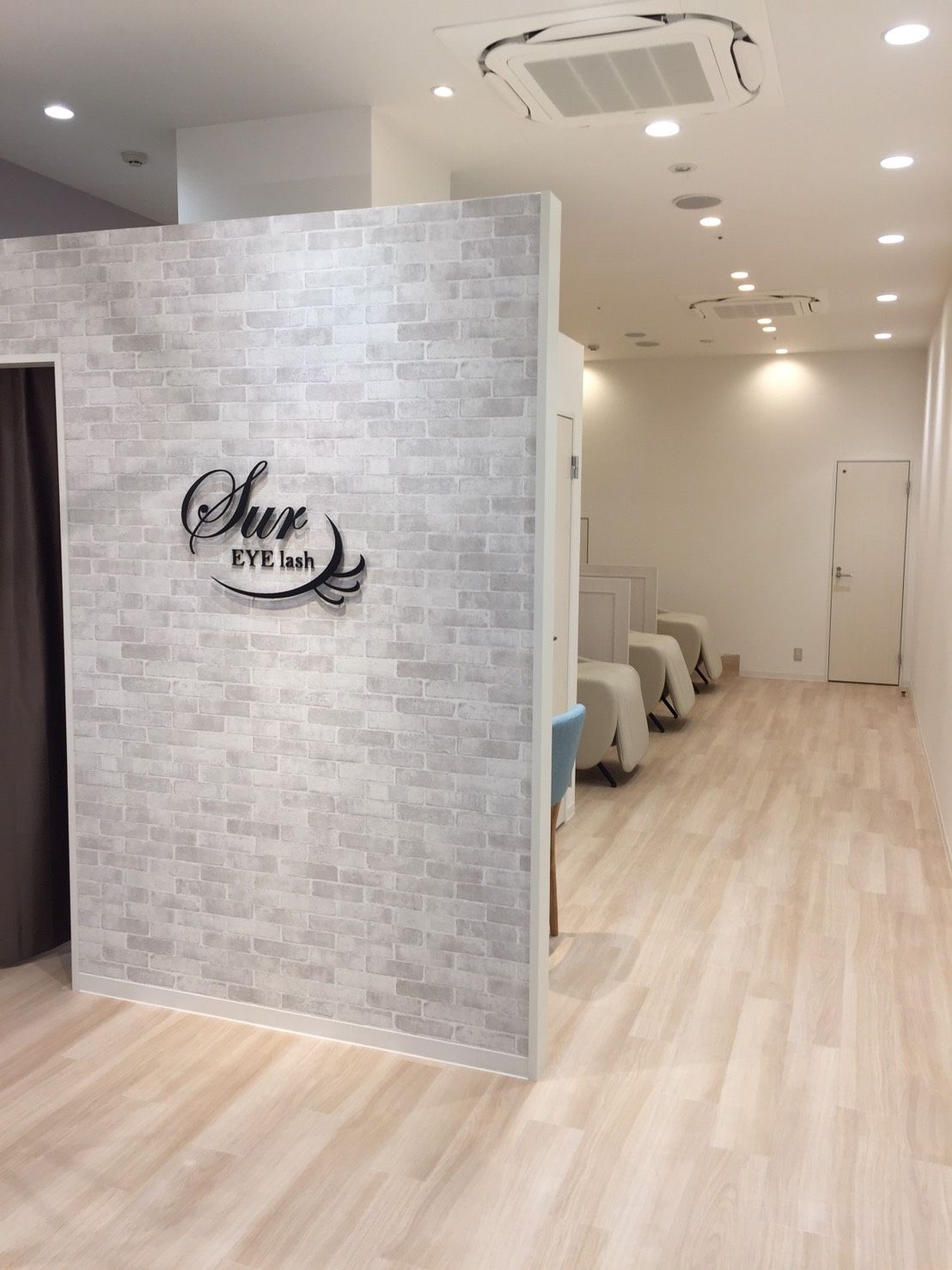 【名谷】≪アイラッシュ専門店・NEW OPEN≫≪福利厚生充実≫≪社会保険完備≫閑静な住宅街に佇む上質な空間!お客様が寛げる!高級感溢れるオシャレで魅力的なサロン≪経験者大歓迎≫≪各種手当充実≫Sur EYE lash(シュールアイラッシュ)からアイリスト(アイデザイナー・まつ毛エクステ)の求人★☆★