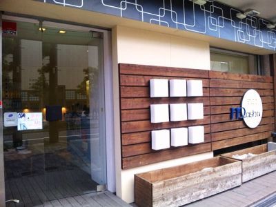 【天下茶屋】≪社会保険完備≫駅スグ！通勤便利♪実践主義のオーナーさんのもと、早期デビュー目指してどんどん経験を積んで成長できますよ！「Studio Mashu（スタジオマッシュ）」アシスタント（美容師）の求人☆★☆