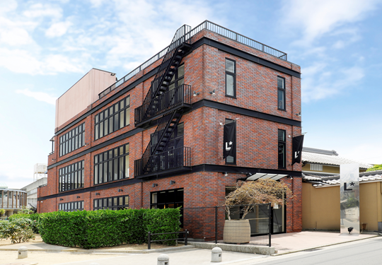 【藤井寺駅】《社会保険完備》《第3日曜休み》長く安心して働けるように福利厚生も充実！地域に根ざし、お客様との距離が近い地域密着サロン「LIDDELL（リデル）」からスタイリスト（美容師）の求人★☆