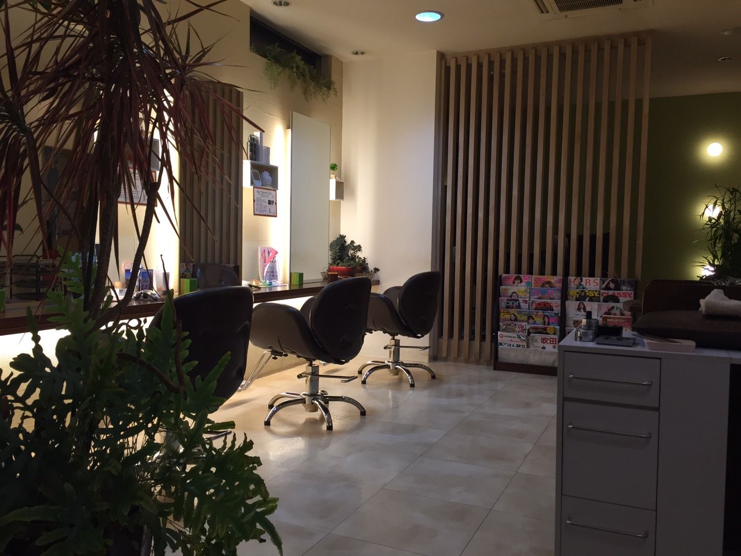 【京阪守口市】≪月給19万円≫≪月8,9日休み≫≪最短1年半でデビュー可能≫≪残業手当あり≫自主性を大切にし、自分のペースで成長していくことができます!サロンワーク中心でプライベートも大切にできるサロン「蕾(ツボミ)」からアシスタント(美容師)の求人☆★☆