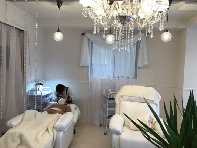 【天神】≪社会保険完備≫≪毎週日曜日お休み≫平均退勤時間19時頃なのでプライベートを充実させながらお仕事も頑張れちゃう！福利厚生の整った「samansa regaro（サマンサレガロ）」からアイリスト（アイデザイナー・まつげエクステ）の求人☆☆