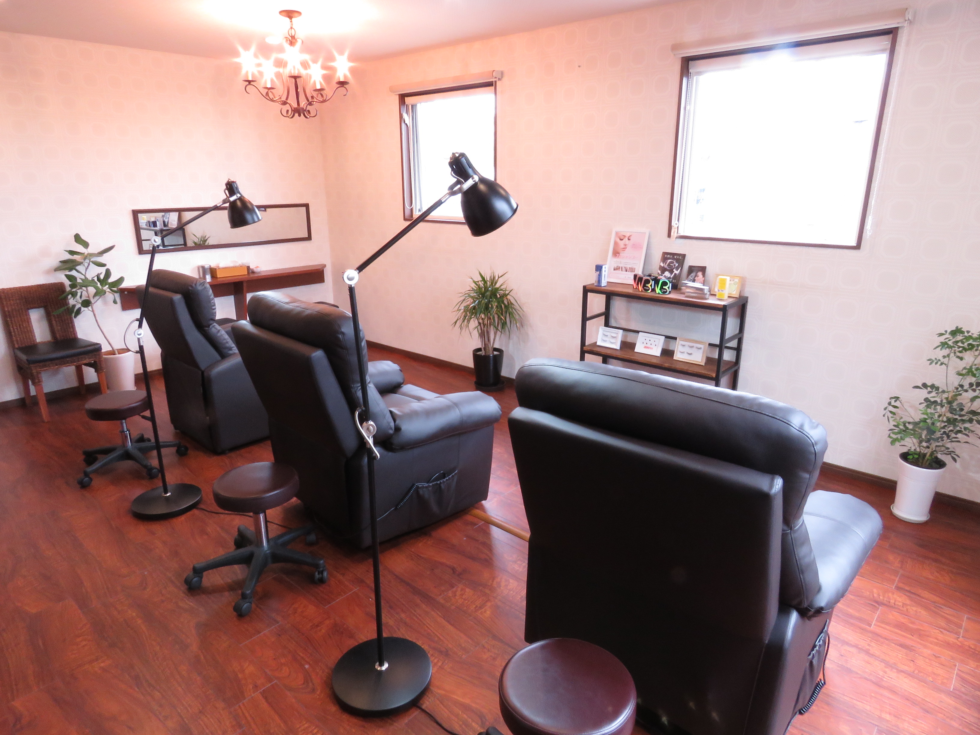 【大野城】≪社会保険完備・実働8時間・有給消化率100%≫メリハリをつけてお仕事頑張りましょう！美容室・マツエク・ネイル・脱毛・ペットサロンを併設するトータルビューティーサロン「BEAUTY DESIGN LUXUEUX  春日・大野城店（ビューティーデザインルクソーカスガ・オオノジョウテン）」からアイリスト（まつげエクステ・まつげパーマ・アイブロウ）の求人☆☆