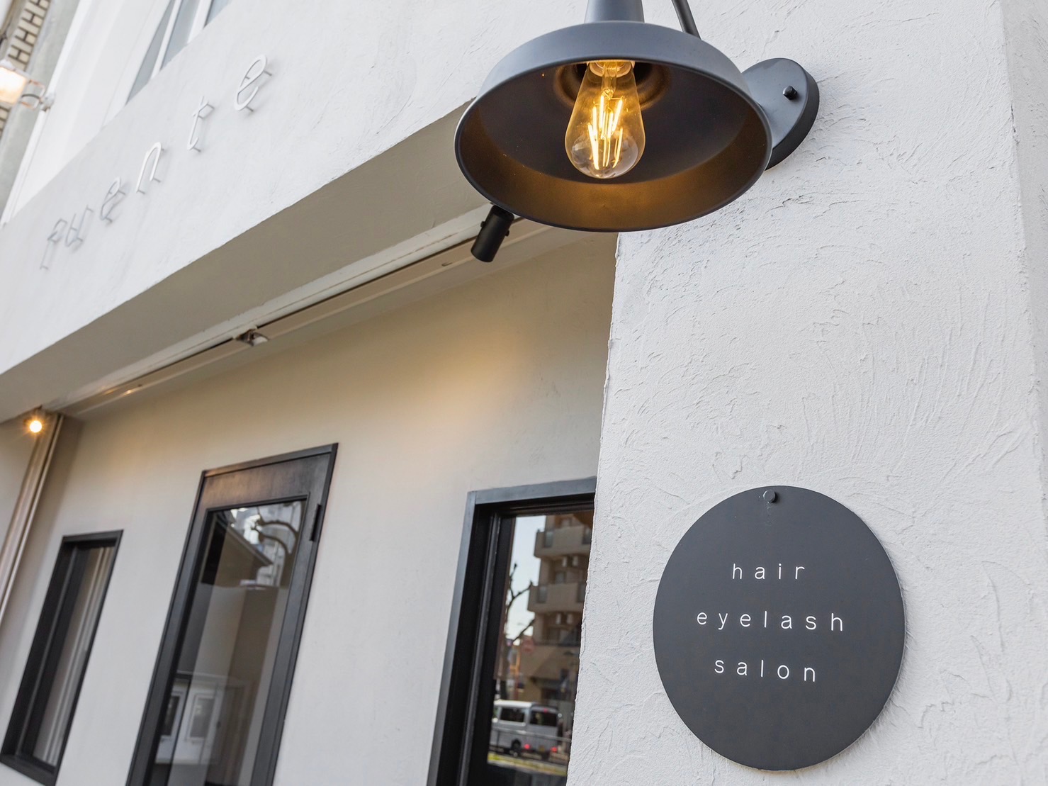 【JR吹田】≪月給23万円~≫≪土日休み月1~2回可能≫≪営業時間内レッスン中心≫≪月8日休み≫≪有給休暇あり≫ゆったりお客様と関わっていけます。頑張った分はしっかりと給与に還元!Fuente(フェンテ)からアシスタント(美容師)の求人☆★☆