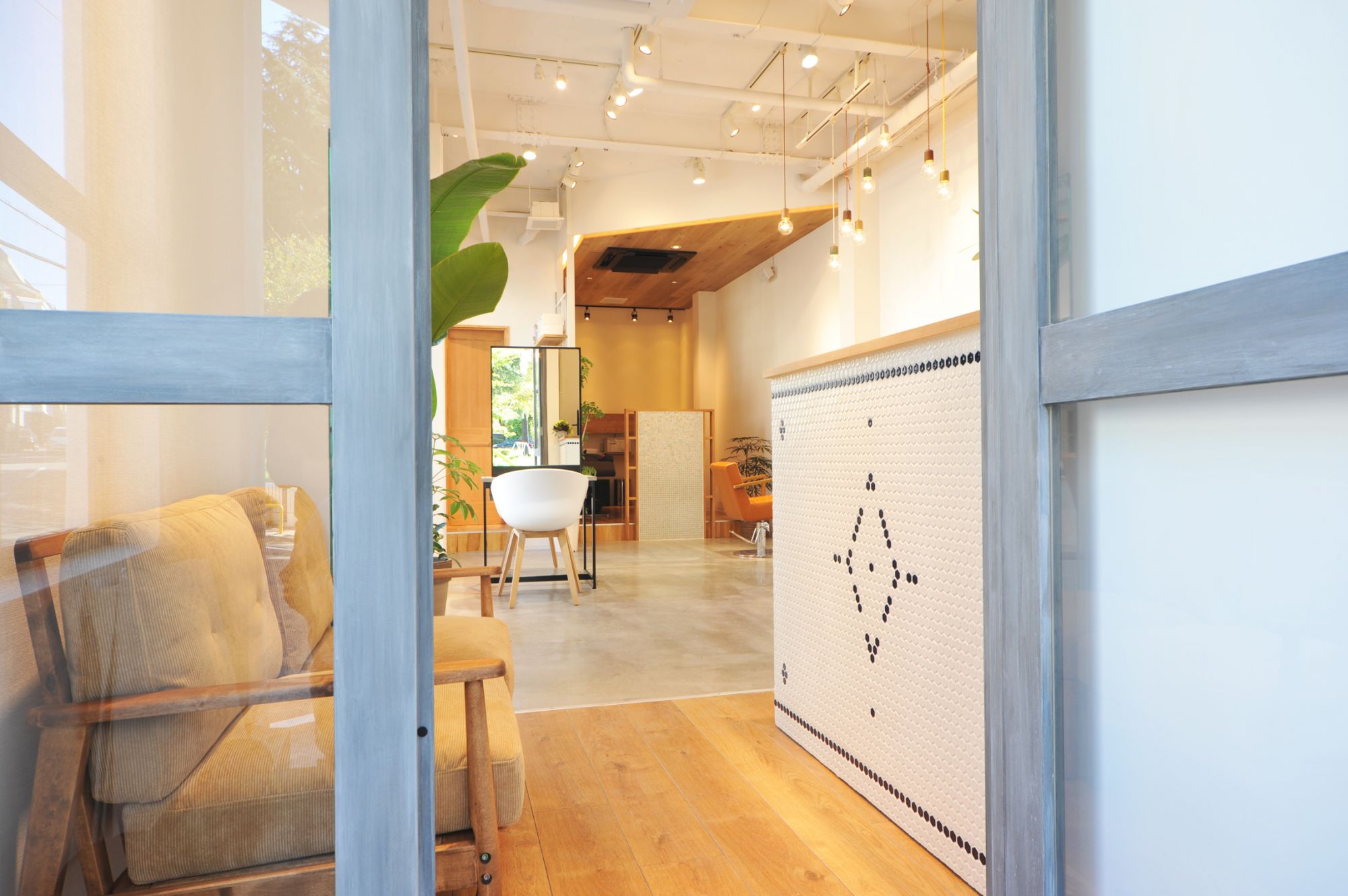 【玉造】≪日曜日・月曜日・祝日が定休日≫≪完全週休2日制≫≪営業17時迄！≫≪月給23万円以上≫≪社会保険完備≫≪夏季8連休≫≪お弁当支給あり≫ナチュラル系プライベートヘアサロン！美容師が長く働ける環境や体制を整えています！「MARUCA（マルカ）」からスタイリスト（美容師）の求人☆★☆