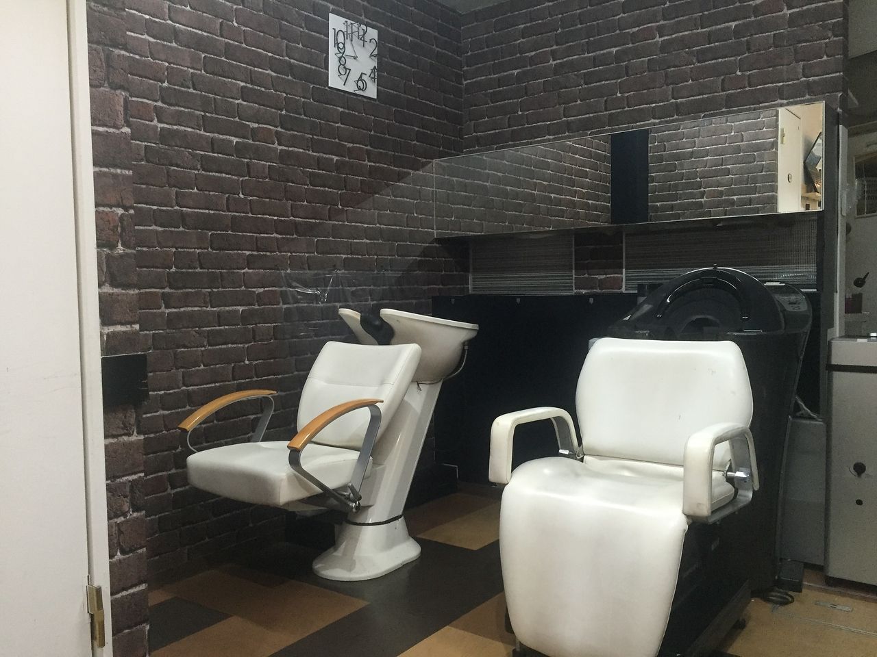 【鳳】≪社会保険完備≫≪入客チャンス抜群≫≪長期ブランクOK≫扶養内の勤務等のパート・アルバイト大歓迎！売上・ノルマ等無し!!希望シフト制で働き方は自由!!安定して高収入が可能「24（トゥエンティーフォー）」からスタイリスト（美容師）の求人★☆