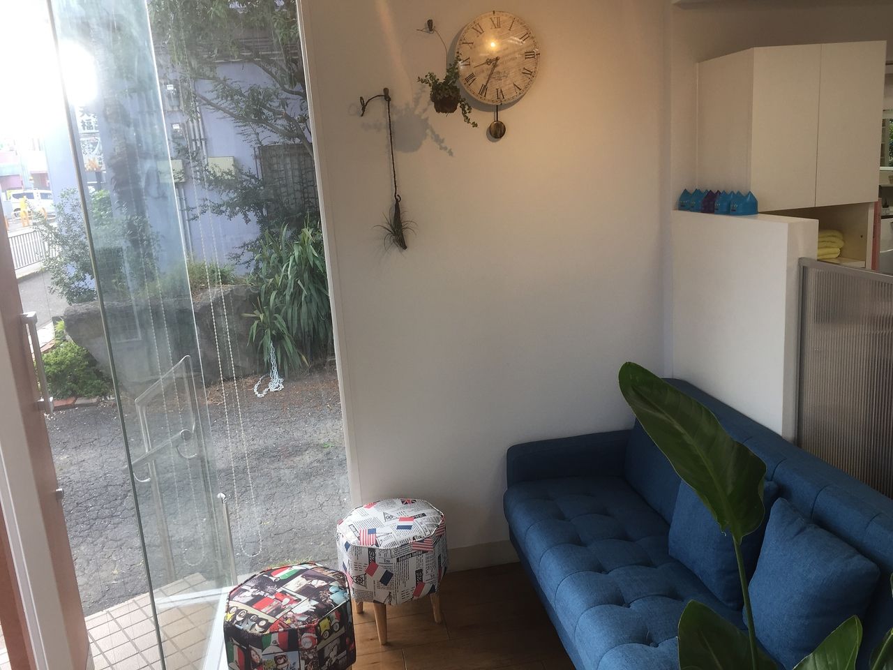 【泉大津】≪社会保険完備≫≪入客チャンス抜群≫≪長期ブランクOK≫売上・ノルマ等無し!!希望シフト制で働き方は自由!!安定して高収入が可能★パート・アルバイトも同時募集中♪「24泉大津店(トゥエンティーフォーイズミオオツテン)」からスタイリスト(美容師)の求人★☆