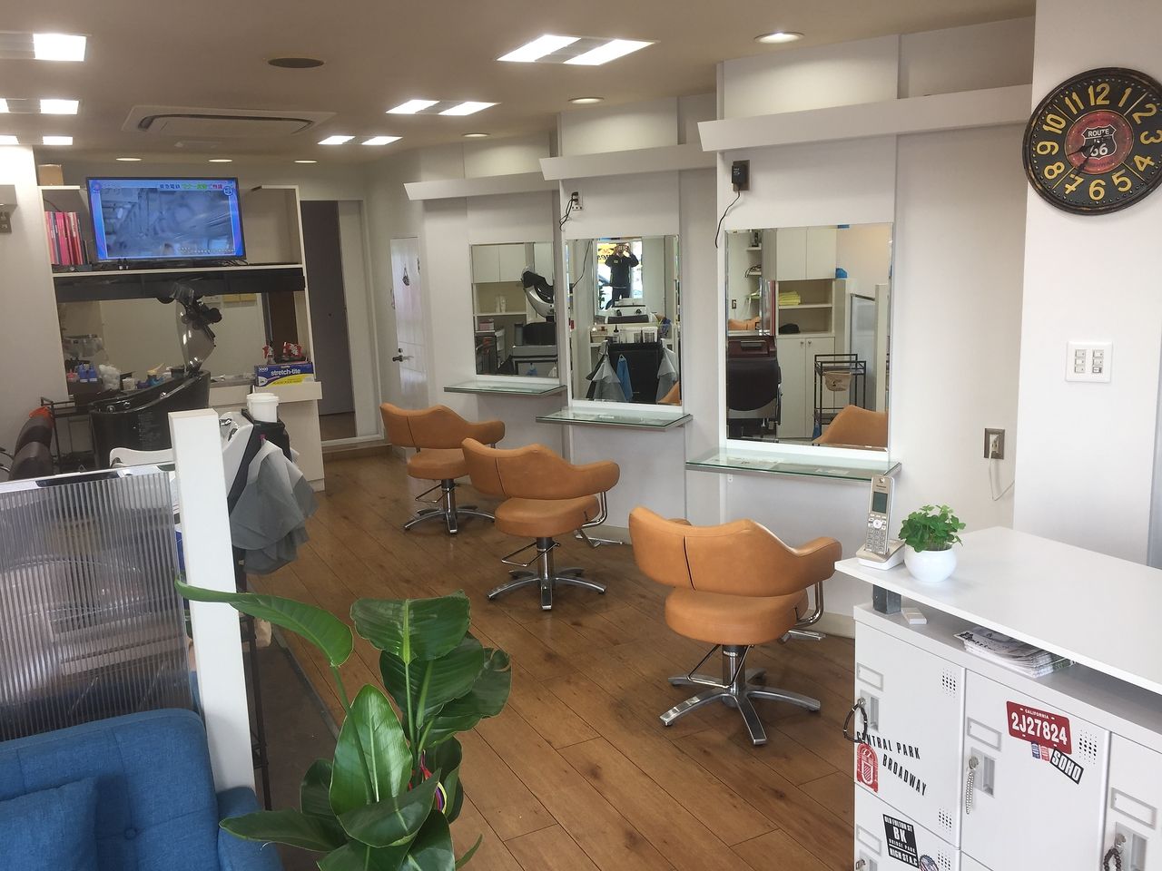 【泉大津】≪社会保険完備≫≪入客チャンス抜群≫≪長期ブランクOK≫売上・ノルマ等無し!!希望シフト制で働き方は自由!!安定して高収入が可能★パート・アルバイトも同時募集中♪「24泉大津店(トゥエンティーフォーイズミオオツテン)」からスタイリスト(美容師)の求人★☆