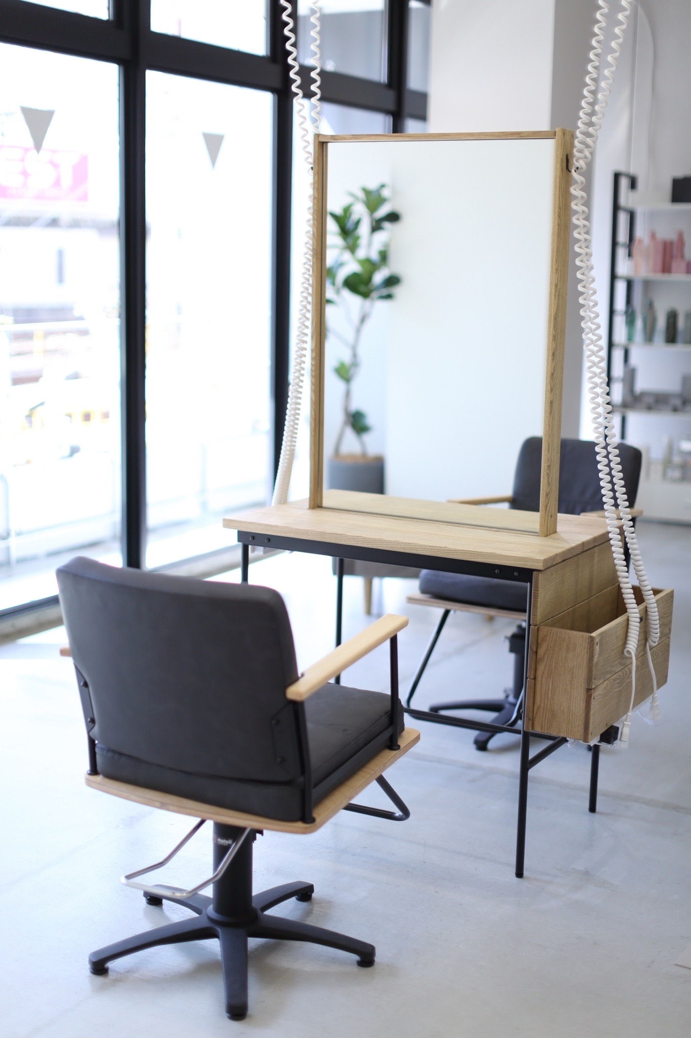 【梅田】人気の梅田「茶屋町エリア」《ヘッドスパ&トリートメントに特化したサロン》《デビューまで平均1年半》《完全週休2日》《社会保険完備》≪土日休みは最大年4回OK≫≪最大10連休OK≫ケアリスト・スパニストのスキルも習得可能！幅広く活躍できる環境が整っています！「MORNI（モルニ）」からアシスタント（美容師）の求人☆★☆