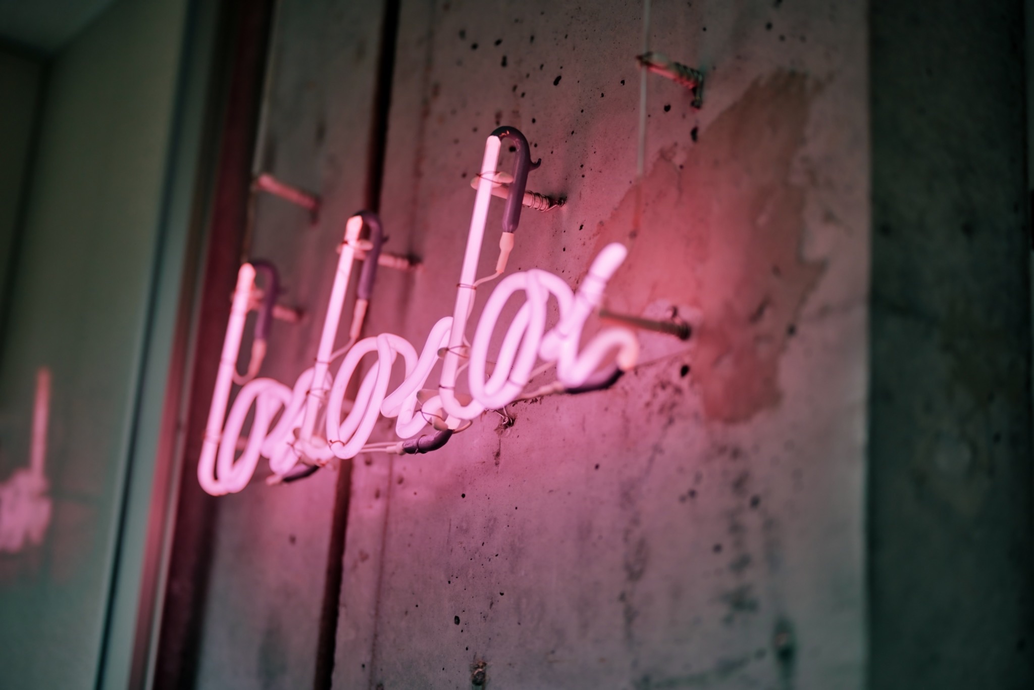 【薬院駅】月給25万円・社会保険完備・完全週休2日制！！ひとりひとりのお客様を大切してたくさんの笑顔を創ります。早回しでなくお客様満足度が高いオシャレヘアサロン「脱白髪染めハイライト専門店 loe 薬院本店（ダツシラガゾメハイライトセンモンテンロエヤクインホンテン）」からスタイリスト（美容師）の求人☆★