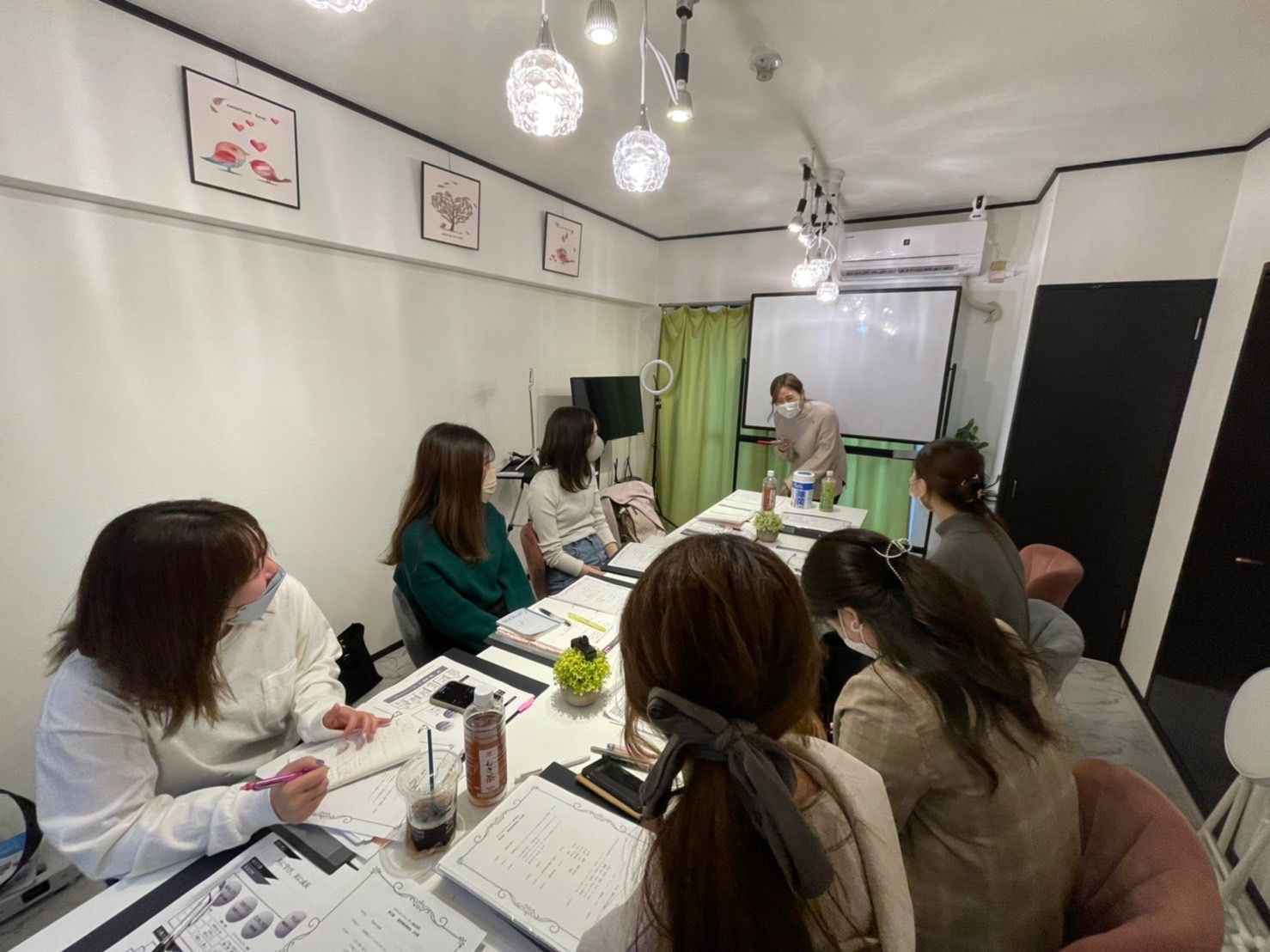 【千代県庁口】≪月休8日・社会保険完備・土日祝のお休みOK・マツエクスクール併設・研修中も給与あり≫スクール併設なので技術に自信アリ！！ドンドンお客様に入客できる人気アイラッシュサロン「アイラッシュサロンK 千代店（アイラッシュサロンケイチヨテン）」からアイリスト（まつげエクステ・アイブロウ）の求人☆★