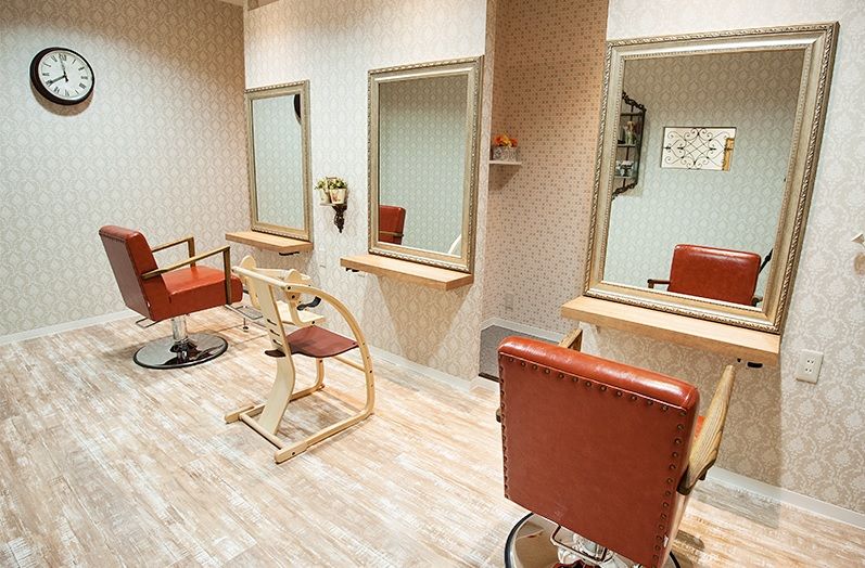 【今宿駅】≪社会保険完備・月休8~10日≫安心の福利厚生が充実!スタッフみんなで協力しながら楽しくお仕事しましょう!幅広い年代のお客様へ癒しの空間をご提供するアットホームサロン「Lutella(ルテラ)」からアシスタント(美容師)の求人☆★☆