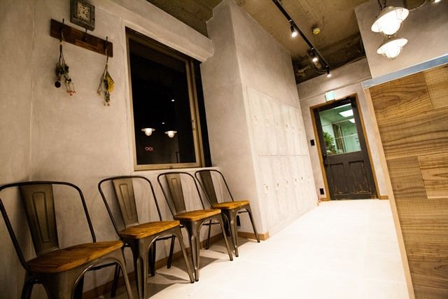 【なんば】≪自由出勤OK≫≪社会保険完備≫≪正社員でも高い還元率≫≪完全マンツーマン≫≪高単価≫髪質改善特化の人気ヘアサロン！「CLUTCH 難波（クラッチナンバ）」からスタイリスト（美容師）の求人☆★