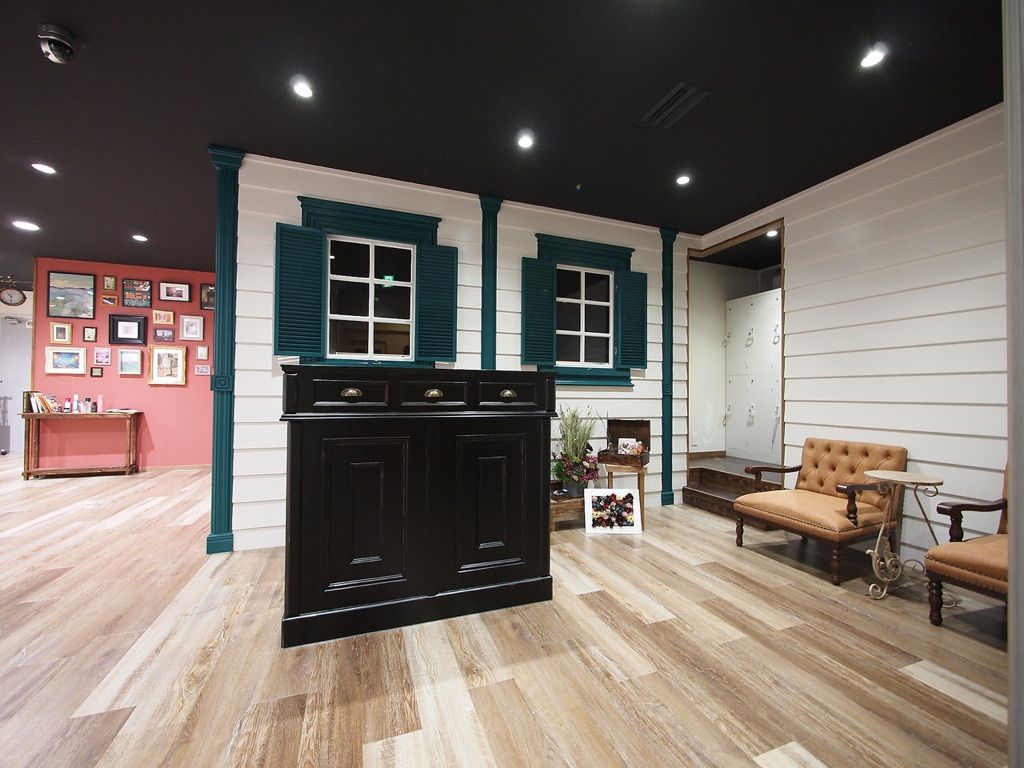 【江坂】≪自由出勤制により土日休みや連休OK≫≪社会保険完備≫≪保障あり≫≪完全マンツーマン≫髪質改善特化でトリートメントやヘッドスパが大人気！「CLUTCH 江坂（クラッチエサカ）」からスタイリスト（美容師）の求人☆★