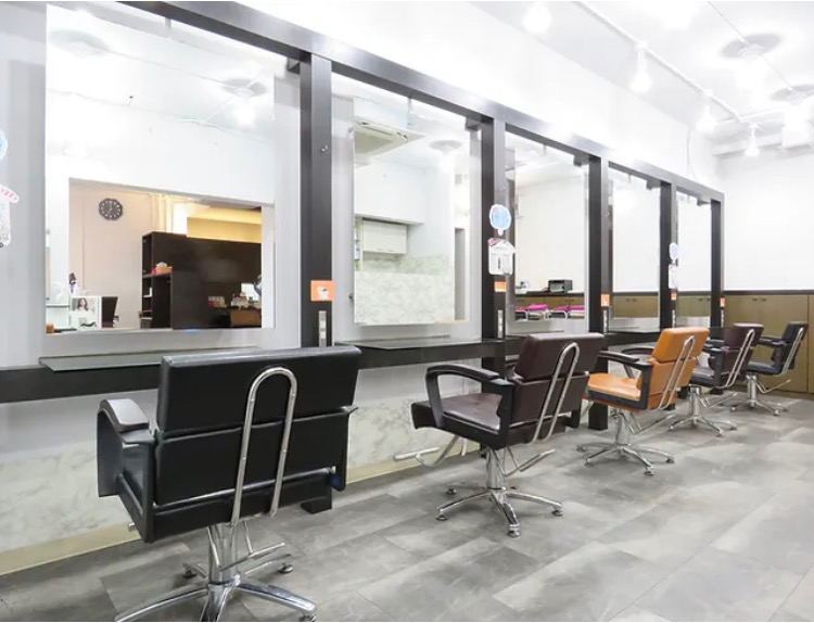 【草津南駅】≪完全週休2日制・18:00完全退社・社会保険完備≫長く美容師を続けていきたい方にオススメの環境！高収入も狙えちゃいます！こだわりの技術でお客様の髪質改善を目指すヘアサロン「AMI a BELLE Eclat（アミーベルエクラ）」からスタイリスト（美容師）の求人☆★