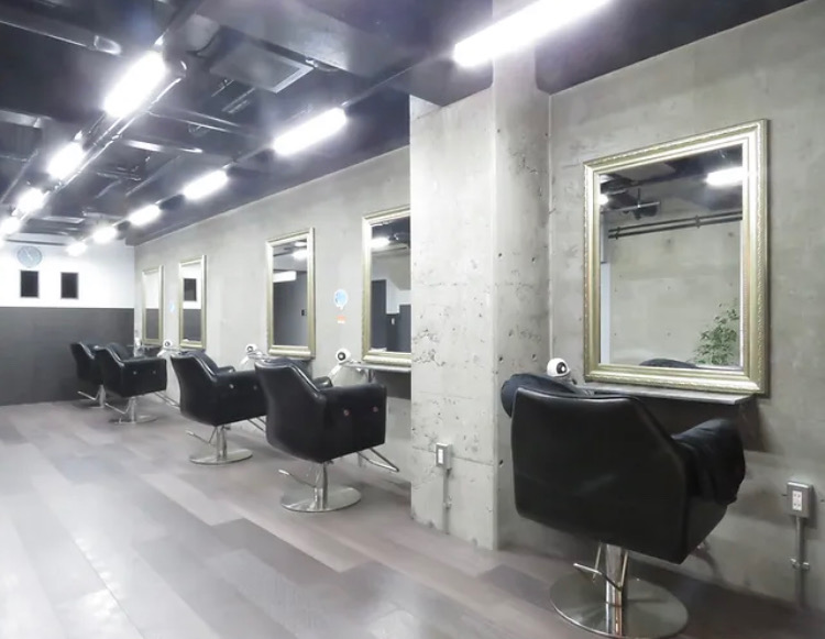 【横川駅】≪毎週日曜日がお休み・社会保険完備・完全週休2日制・18:00完全退社≫長く美容師を続けていきたい方にオススメの環境！高収入も狙えちゃいます！こだわりの技術でお客様の髪質改善を目指すヘアサロン「AMI a BELLE Miracle（アミーベルミラク）」からスタイリスト（美容師）の求人☆★