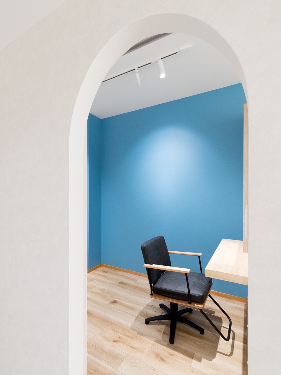 【堺東】≪月給22万円スタート！≫≪完全週休2日制≫≪住宅手当あり≫≪社会保険完備≫新店舗出店の為、スタッフ募集中！プライベートも充実しながら美容師として成長していきたい方にオススメ！完全個室あり！お客様との距離が近い少人数制のアットホームサロン「hair salon greed NEO（ヘアサロングリードネオ）」からアシスタント（美容師）の求人☆★☆