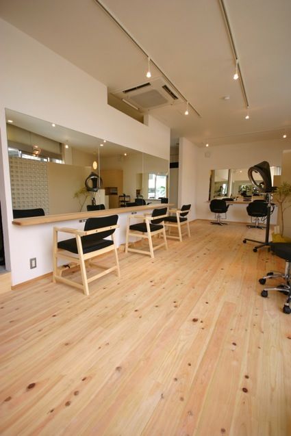 【岸和田】≪社会保険完備≫2階建ての一軒家風ナチュラルサロン♪大阪市内の有名サロン出身の実力派スタイリスト在籍！高い技術を身に付けられる環境が整っています★新卒生も募集中！アシスタント（美容師）の求人☆★☆