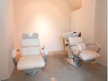 【岸和田】≪社会保険完備≫2階建ての一軒家風ナチュラルサロン♪大阪市内の有名サロン出身の実力派スタイリスト在籍！高い技術を身に付けられる環境が整っています★新卒生も募集中！アシスタント（美容師）の求人☆★☆