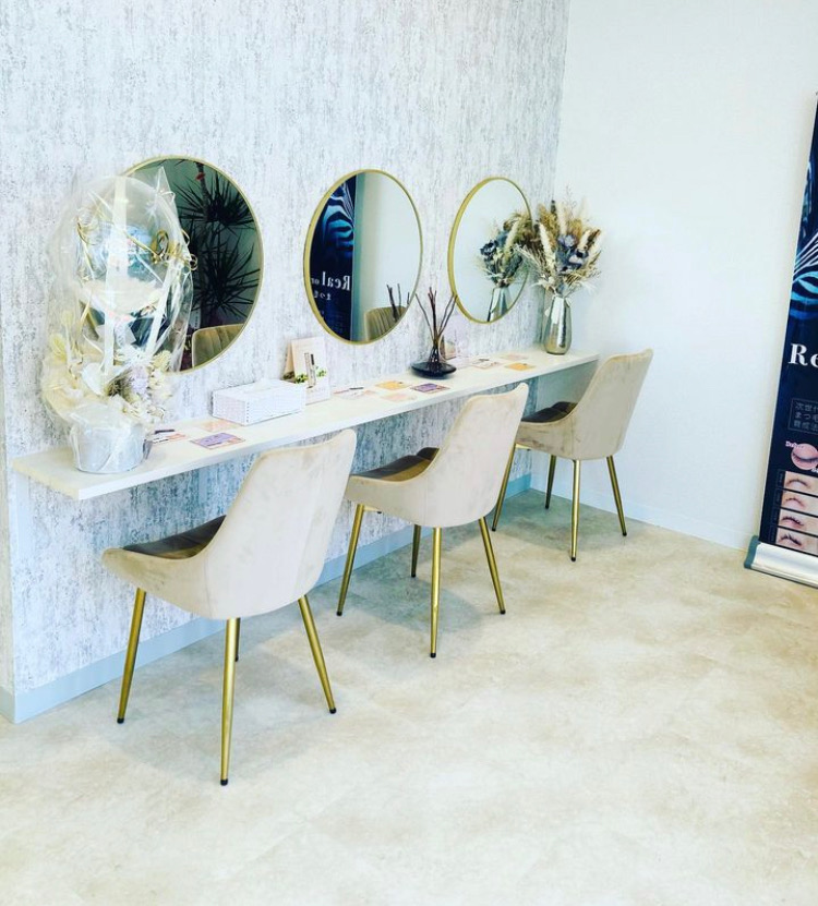 【モラージュ佐賀】≪社会保険完備・残業やノルマなし・19時退勤・駐車場完備・休憩1時間・車通勤OK・ネイル髪色自由・SNSブログ更新なし≫研修期間中も給与発生！マツエク・エステなど多くのメニューでお客様のキレイをサポートするトータルビューティーサロン「Feaure 佐賀巨勢店（フィオーレサガコセテン）」からエステティシャンの募集☆☆