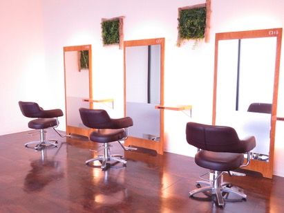 【岡山ドーム前】海外にも出店する、勢いのあるサロンです！≪フリー40〜50％／指名50〜60％還元≫★頑張り次第で月30万円も狙える！週休2日も可能、休みや時間の融通も利いてプライベートも充実♪「freedom fores（フリーダムフォーレス）」からスタイリスト（美容師）の求人☆★