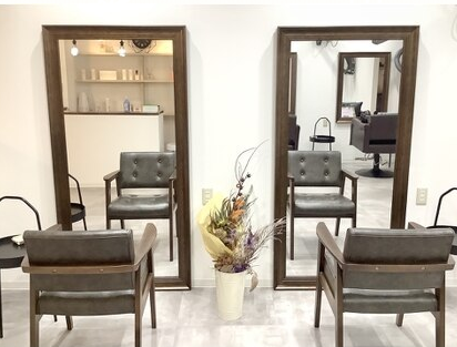 【姫路駅】≪フリー40～50％／指名50～60％還元≫月30万円以上稼ぐのも可能！お休みや勤務時間の融通も利きますよ。少し単価も高めでゆとりをもって施術できるのも魅力！「Vivi by freedom（ヴィヴィバイフリーダム）」からスタイリスト（美容師）の求人☆★