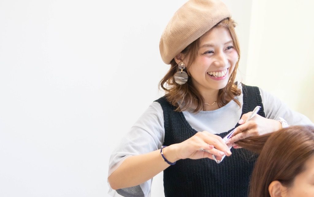 【志免】≪日曜、月曜が定休・営業時間は17時まで・選べる休日数・社会保険完備・マンツーマン接客≫美容師を長く続けたい方や働き方にお悩みの方へオススメ！スタッフにとってより働きやすいお店にします！「Soara by Cotton（ソアラバイコットン）」からスタイリスト（美容師）の求人★☆