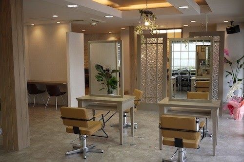 【南ケ丘五丁目】≪社会保険完備・完全週休二日制・平均退勤時間17〜18時≫≪最短18ヶ月でスタイリストデビュー≫ほぼ残業がないのでプライベートの時間も充実できます！時短勤務などの相談OK！！着付け・セットも学べるので美容師としてドンドン成長できるヘアサロン「P-brands hair Komorebi（ピーブランズヘアーコモレビ）」からアシスタント（美容師）の求人☆☆