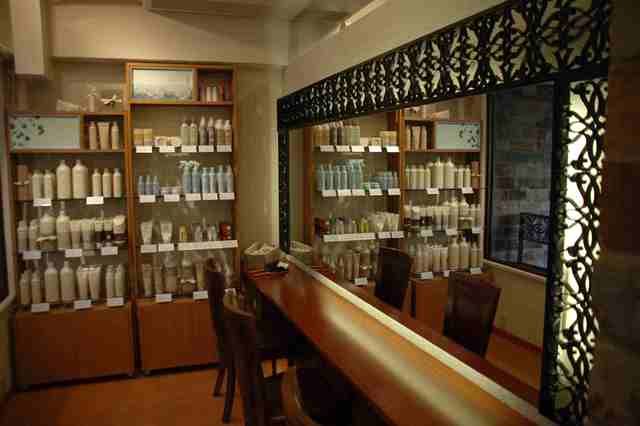 【六本木】≪社会保険完備≫≪月8〜10日休み≫≪マンツーマンレッスン≫≪産休・育休制度あり≫など福利厚生も充実★一人一人に合わせた働き方が出来る♪カラーに特化している「montblan criket（モンブランクリケット）」からアシスタント（美容師）の求人★☆