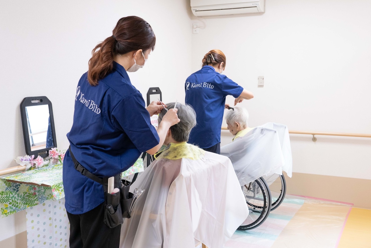 【阿倍野】美容師としての経験を活かせる訪問美容のお仕事！年齢不問！時短勤務などの相談もOKです！訪問美容が未経験の方でも一から研修を行います！「大阪の施設やご自宅に向かう訪問美容のお仕事」からスタイリスト（美容師）の求人★☆