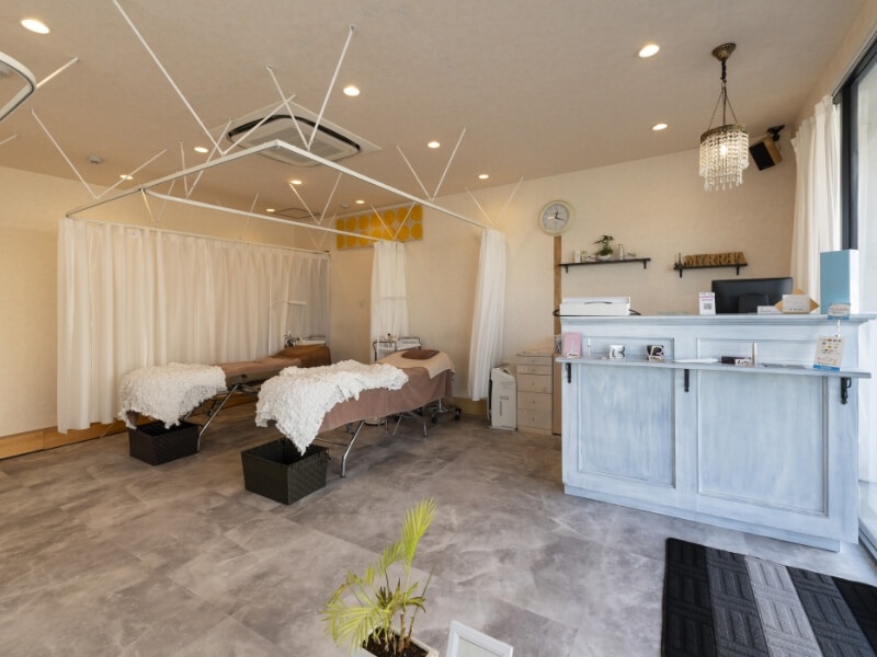 【楽々園】≪完全週休2日制・GW休暇・有給休暇あり≫≪社会保険完備≫高待遇で長く勤務できる環境が揃っています！地域密着でゆったりした雰囲気のアイラッシュサロン！「Myrrha 本店（ミュラホンテン）」からアイリスト（まつげエクステ・まつげパーマ・アイブロウ）の求人☆☆