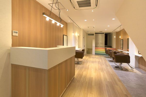 【上本町】≪月8日休み≫≪19時退勤≫≪社会保険完備≫≪単価1万円以上≫駅チカ&路面店の好立地！キッズスペースもある落ち着いた雰囲気のヘアサロン！パート・アルバイトも募集中！「Limber（リンバー）」からスタイリスト（美容師）の求人☆☆