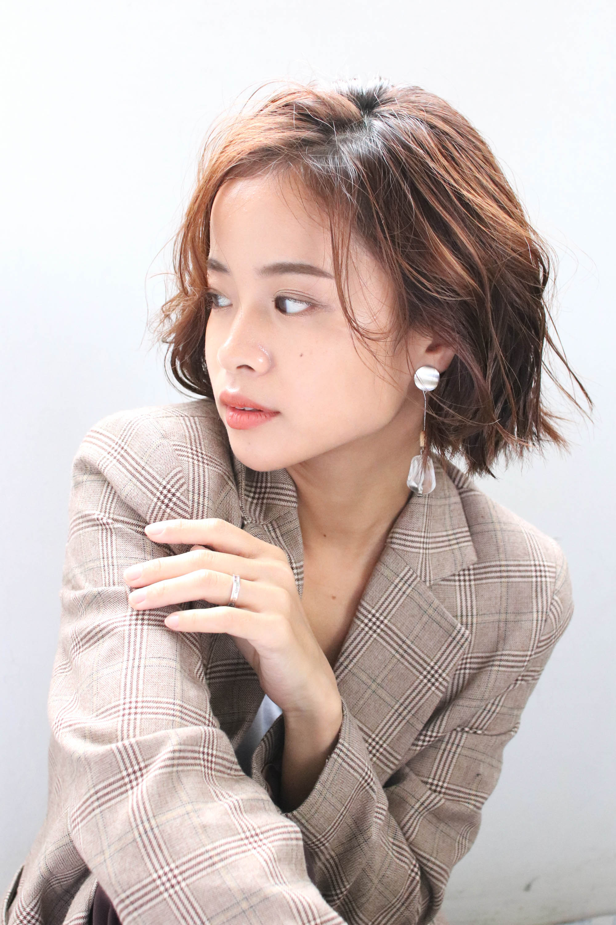 【上本町】≪月8日休み≫≪19時退勤≫≪社会保険完備≫≪単価1万円以上≫駅チカ&路面店の好立地！キッズスペースもある落ち着いた雰囲気のヘアサロン！パート・アルバイトも募集中！「Limber（リンバー）」からスタイリスト（美容師）の求人☆☆