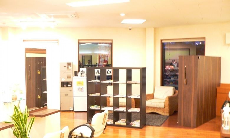【重留新町】≪社会保険完備≫≪週休2日≫勤続年数に対して基本給がUPするので安定して長くお仕事できます!退勤時間が早くプライベートも充実できるヘアサロン「S・U・M・L・O・C・K 重留店(サムロックシゲトメテン)」からスタイリスト(美容師・理容師)の求人☆★