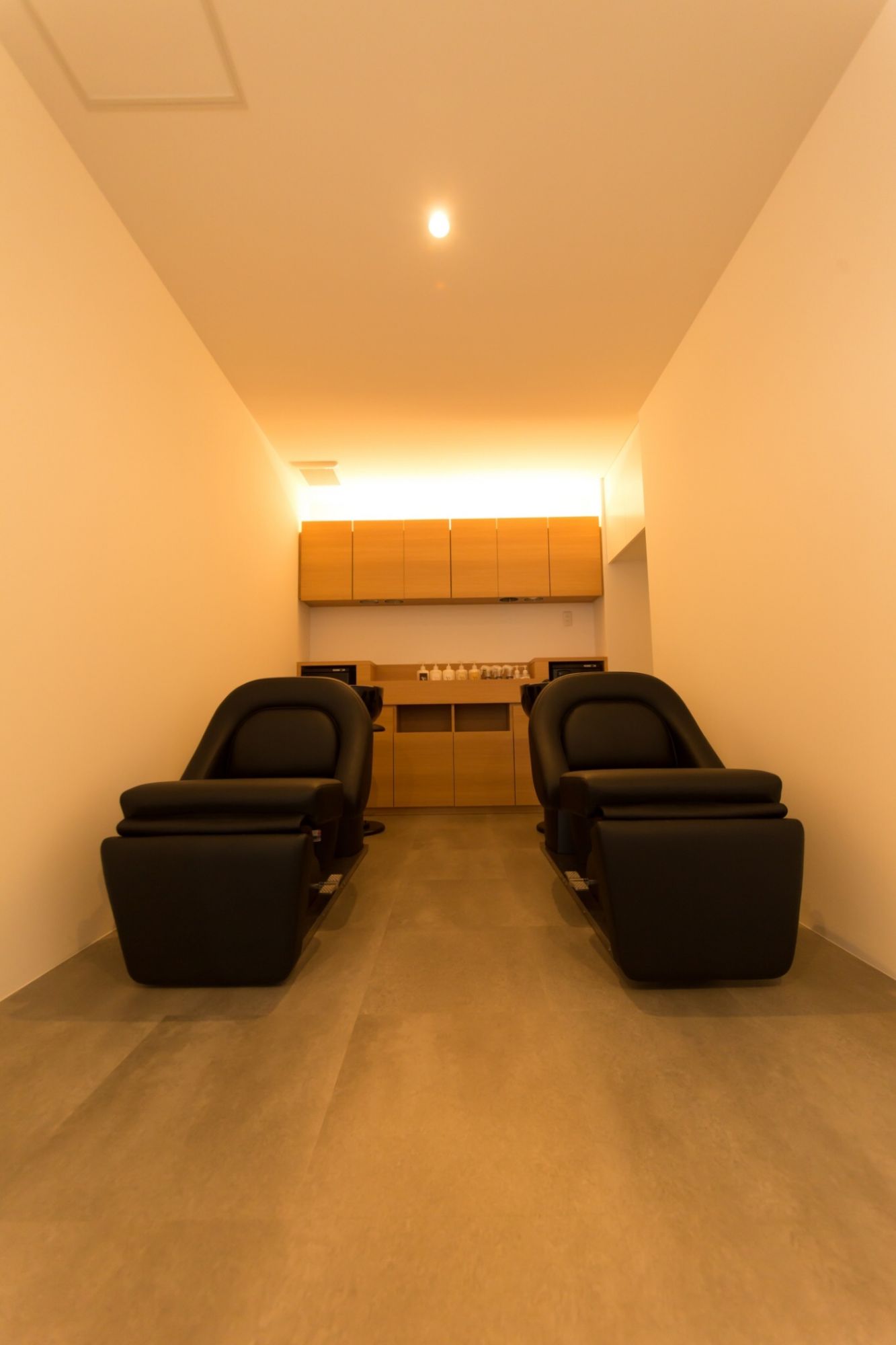 【二上】◆月8日休み★月に1回は土日での公休OK◆これから一緒に顧客作りをしていきましょう♪お客様と近い距離で関わっていけるカフェ風サロンHOKU(ホク)からスタイリスト(美容師)の求人☆☆