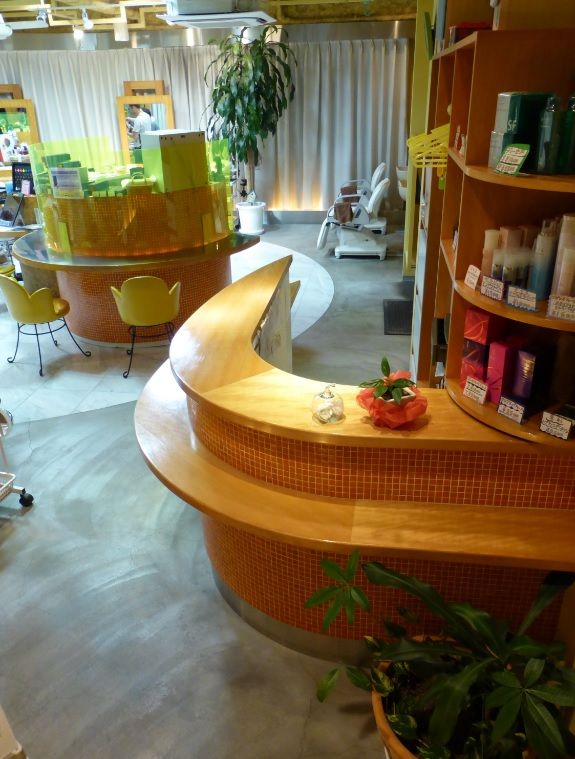 【兵庫駅】≪月給18万円スタート≫≪月8日休み≫≪19時半には退勤可能≫ファミリーで利用される方が多い地域密着型サロン♪ノルマ、強制など一切なくアットホームな雰囲気の働きやすいお店です♪“material（マテリアル）”からアシスタント（美容師）の求人★☆