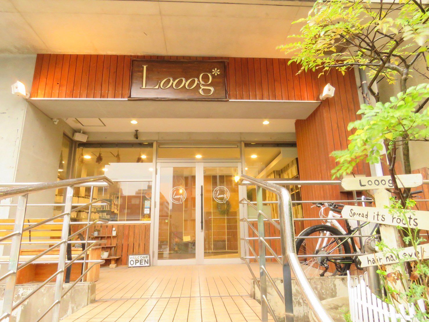 【高宮駅】≪高収入可能・土日祝のお休みOK・時短勤務OK・社会保険完備≫あなたに合った働き方を探しましょう!ママさんスタイリストや独立をお考えの方も大歓迎!ヘア・マツエク・ネイル・整体が併設されたトータルビューティーサロン「Looog*(ローグ)」からスタイリスト(美容師)の求人☆☆