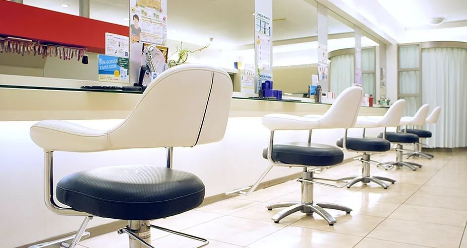 【湯田温泉】≪社会保険完備♪≫≪営業中にレッスン実施♪≫サロンワーク以外にもいろんな技術が学べる山口の人気ヘアサロン!強制やノルマは無く、自分のペースで学んでいける環境です!プライベートも充実できるアットホームなお店です♪“New Style 本店(ニュー スタイル ホンテン)”からスタイリスト(美容師)の求人★☆