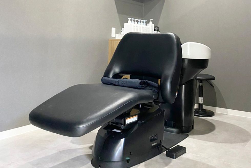 【高鷲】≪最短2年以内デビュー≫≪完全シフト≫≪月2回の連休もOK≫≪ワンツーマンで接客≫無理な予約の取り方はなく、ゆったりお客様と向き合えるプライベートサロン!ive(イヴ)からアシスタント(美容師)の求人☆★☆