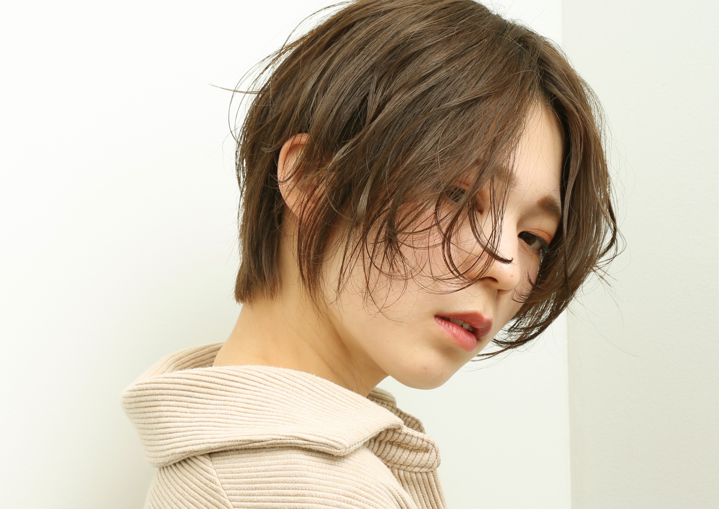 【玉造】≪社会保険完備≫≪月8日休み≫≪スタイリスト月給23万円スタート≫やりがいを持って楽しく働ける優しいサロン!若手スタイリストが活躍できる環境です。集客があるのでチャンス多数!有名店でカット講師・アカデミー講師の経験のあるオーナーさんが直接指導!高いコミュニケーションと技術が学べます!!「Lycka till(リッカテイル)」からスタイリスト(美容師)の求人☆☆