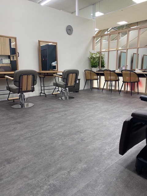 【安岡】≪完全週休二日・社保完備・30~40代が多く活躍・18:30退勤が多い・日曜日のお休みOK・ノルマなし・休憩1時間・子育て中のスタッフも多数活躍・ブランクがあってもしっかりサポート・残業なし≫ここまで好条件はなかなかありません!!長く安定してお仕事したい方にはピッタリのヘアサロン「Pure 下関店(ピュアシモノセキテン)」からスタイリスト(美容師)の求人★☆